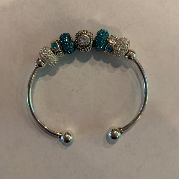 Chamilia 8 inch Silver Bangle Bracelet with 7 charms - Picture 1 of 2